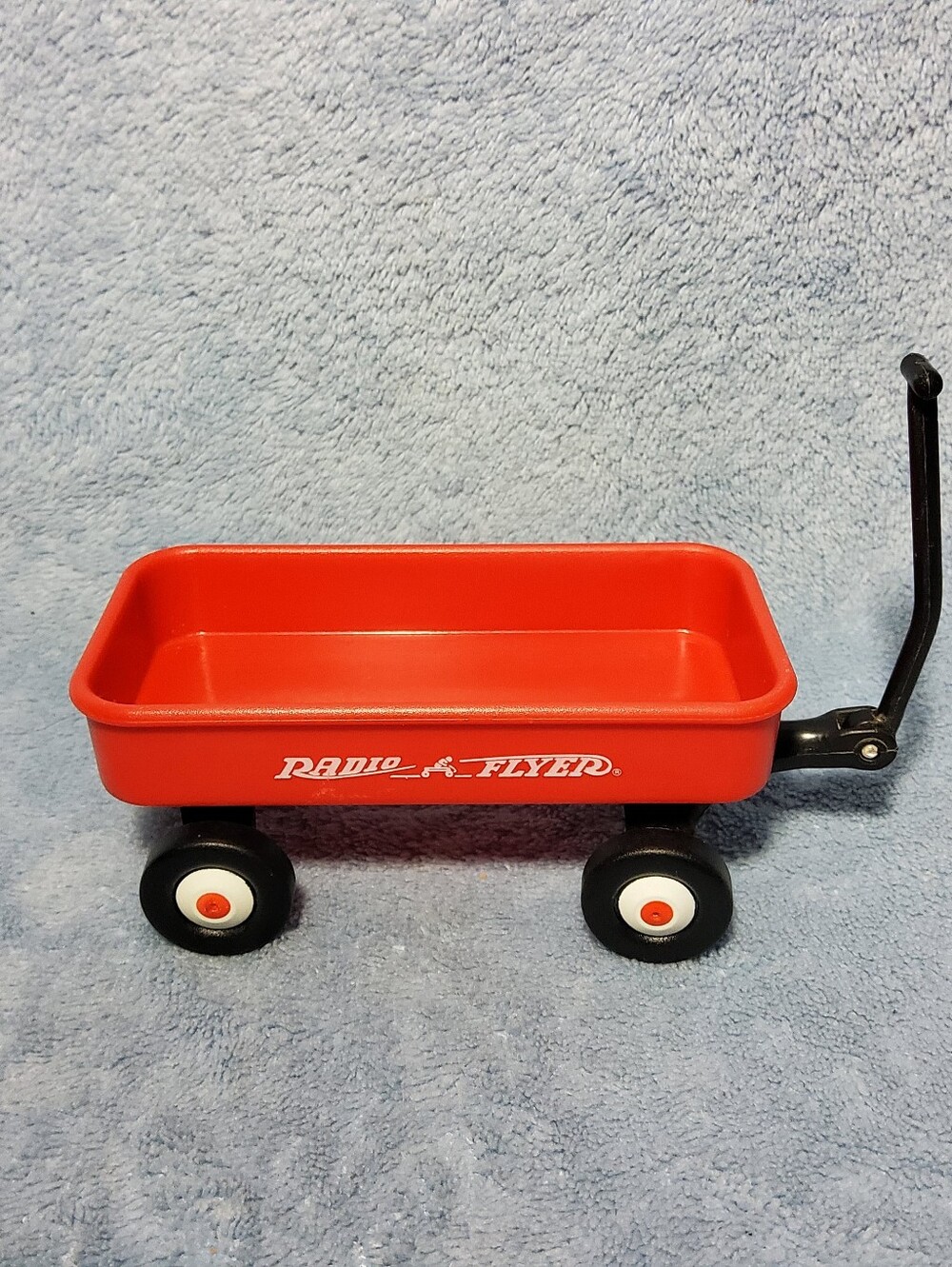 Vintage 1991 Dairy Queen Radio Flyer Miniature Red Wagon Promo Mini Cake Topper